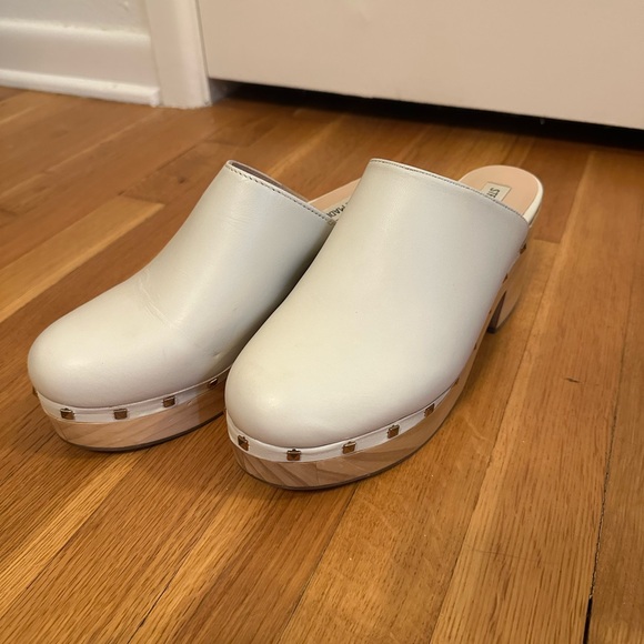 Steve Madden White Mules Sleek Minimalist Design - Picture 5 of 5